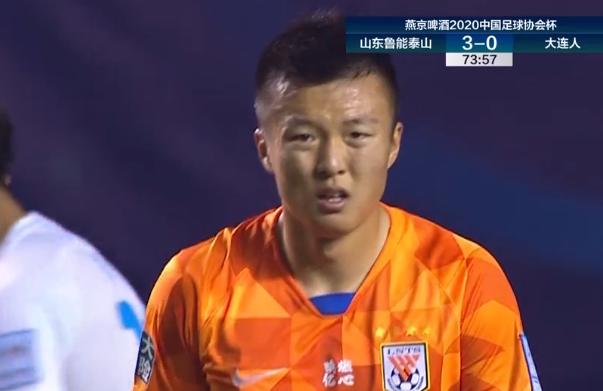 GIF：赵剑非头球中框刘洋补射得分，鲁能4-0大连人