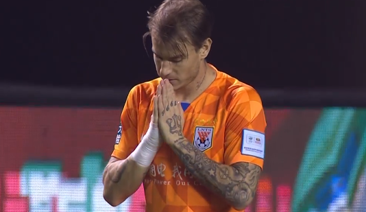 GIF：赛季首球！格德斯禁区内射门得分，鲁能2-0大连人