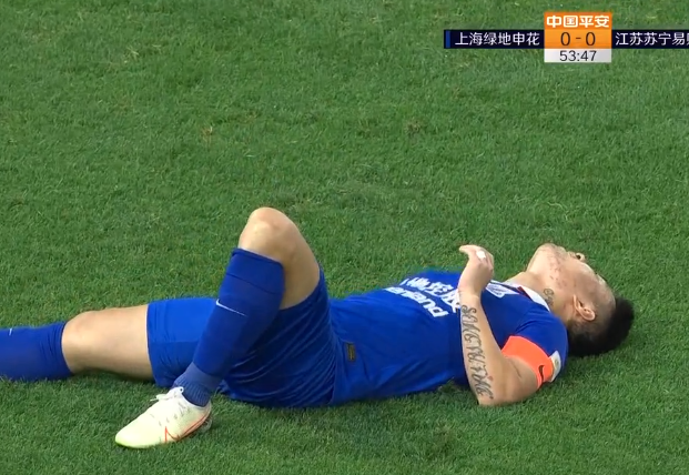GIF：曹赟定因伤无法坚持，赵明剑替补登场