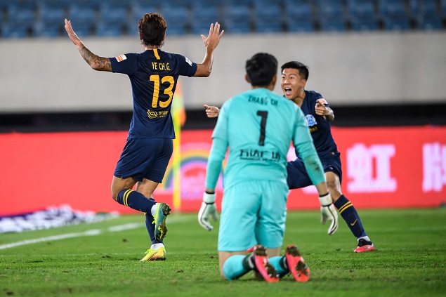 叶楚贵压哨绝杀韩佳奇救险，富力1-0大连人