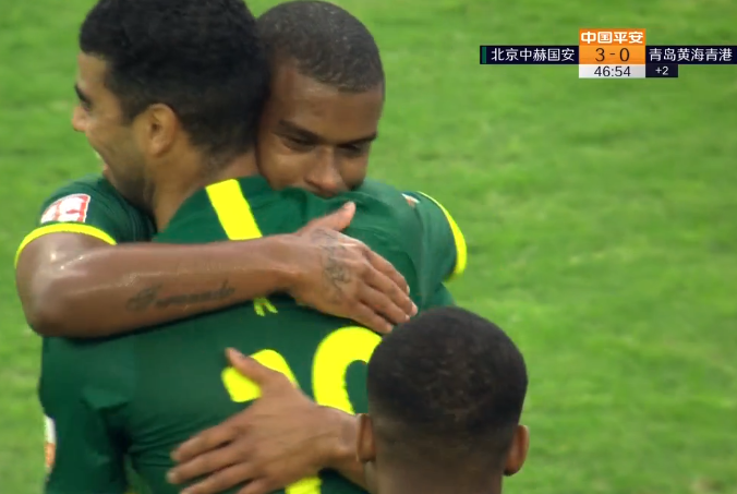GIF：比埃拉射门被挡费尔南多补射破门，国安3-0黄海