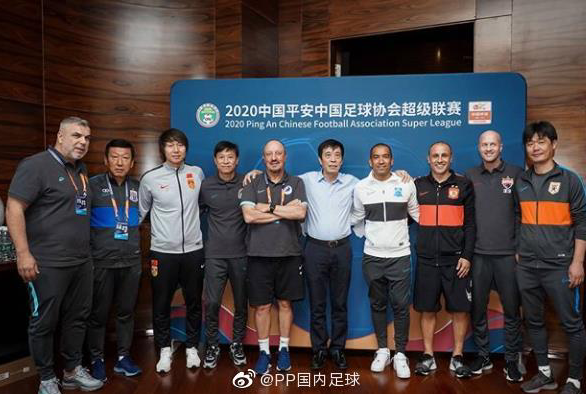 一图流：陈戌源和李铁到访大连赛区，与各队教练合影