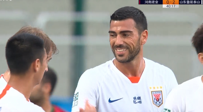 GIF：周定洋手球送点，佩莱主罚命中鲁能2-0领先