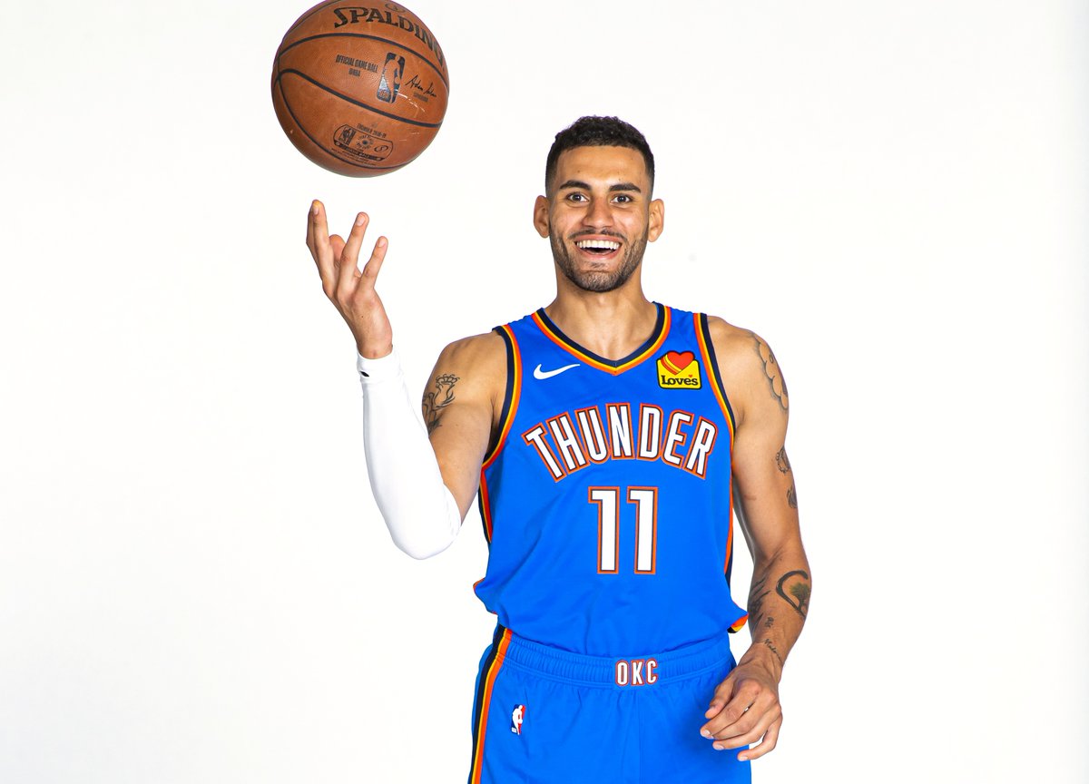 NBA官方推特祝雷霆球员阿卜杜勒-纳迪尔27岁生日快乐