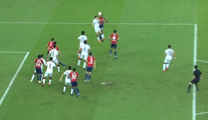 GIF：VAR判定有效！元敏诚头球破门，重庆1-0上港