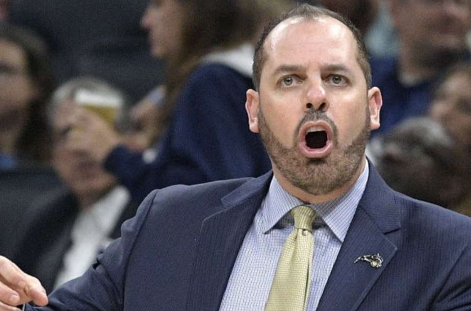 沃格尔：戴维斯莫里斯那两次犯规是糟糕的判罚，我很失望