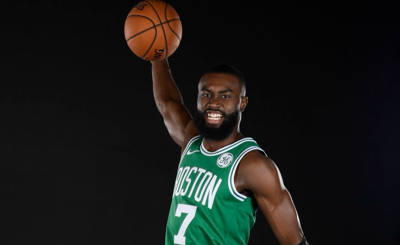 NBA官推祝贺凯尔特人球员杰伦-布朗24岁生日快乐