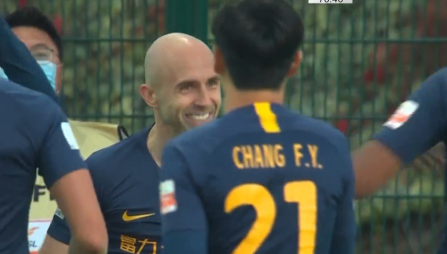 GIF：终破僵局！梅泽耶夫斯基头球破门，富力1-0黄海
