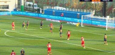 GIF：巴索戈助攻冯博轩射门得分，建业快速扳平比分