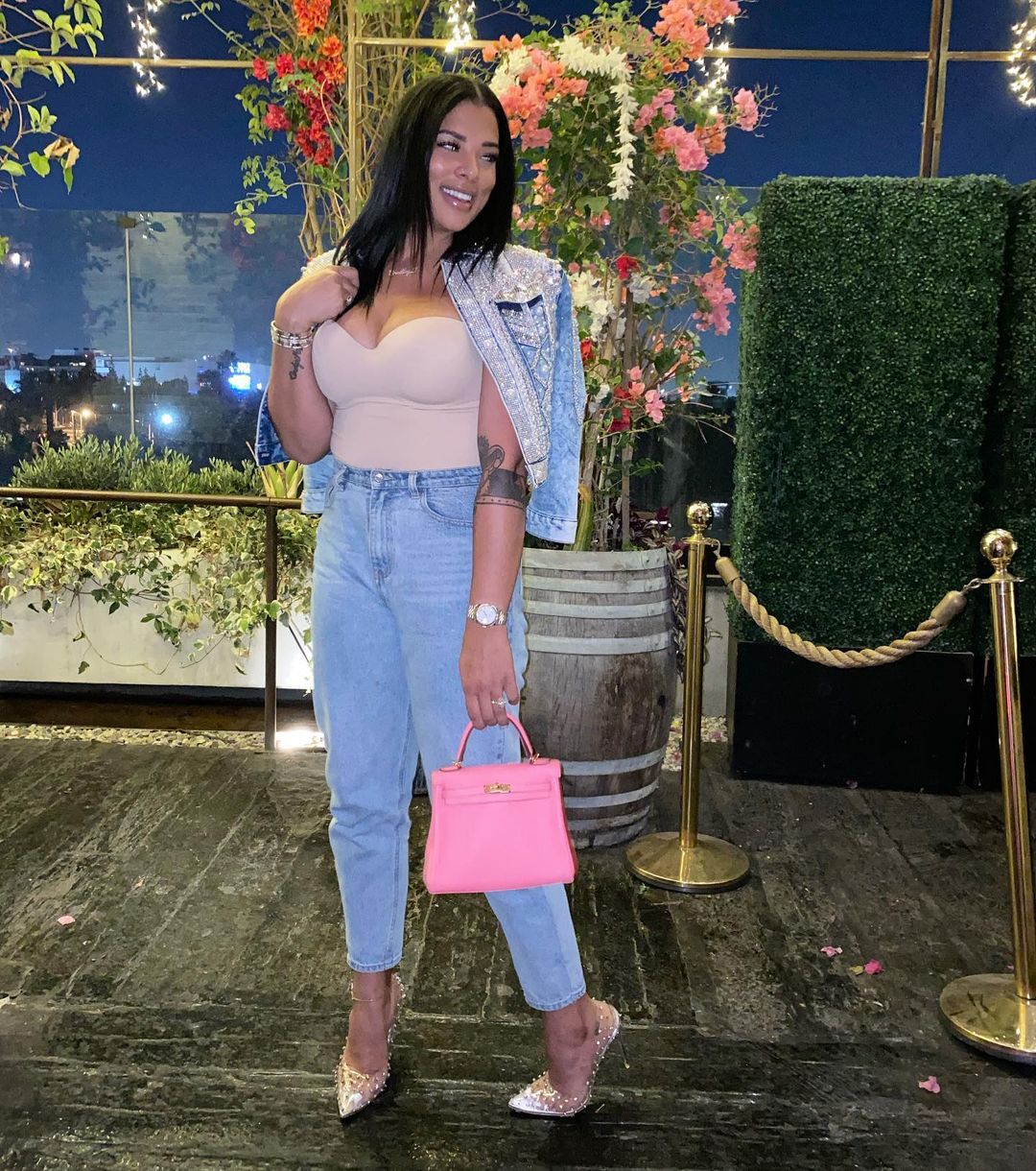 风姿绰约！比尔妻子晒约会靓照，定位洛杉矶