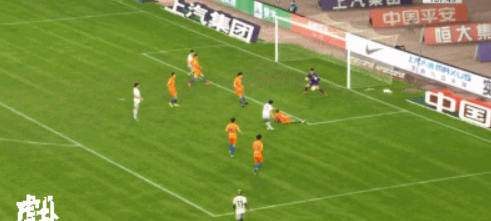 GIF：并未放弃！高拉特再送助攻，廖伟打近角得分