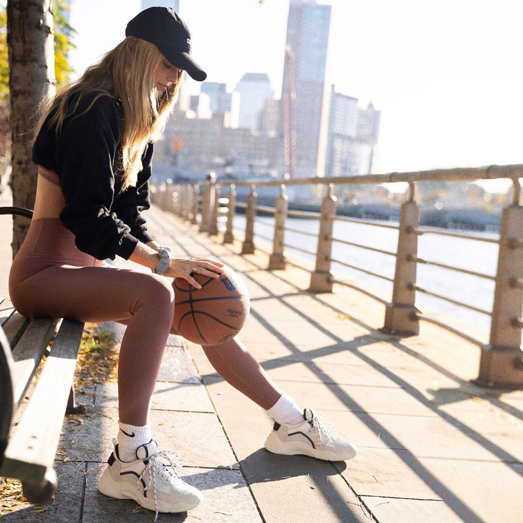 篮球女孩！乐福女友晒照：确保下次玩罚球的时候技术还在