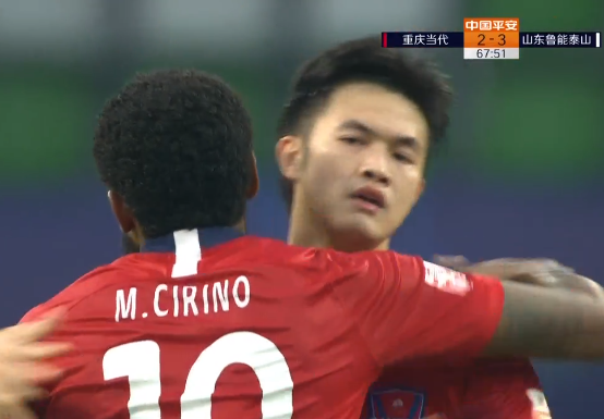 GIF：2分钟2球！西里诺大摩托破门追平比分，鲁能3-3重庆
