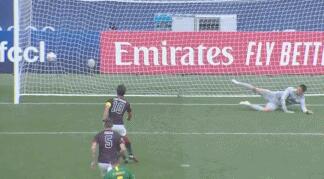 GIF：金玟哉手球送点朴主永破门，国安2-1首尔