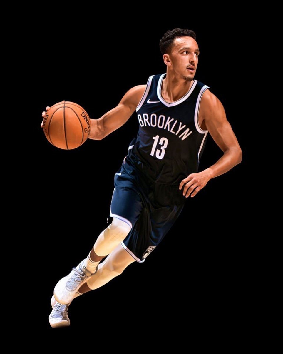 沙梅特更新Ins晒身披篮网球衣合成图，贝弗利互动