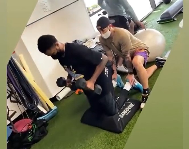 难度如何？丹尼尔斯晒自己的核心力量训练片段