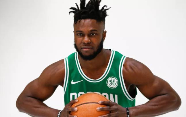 凯尔特人已将谢米-奥杰莱下赛季合同转为全额保障