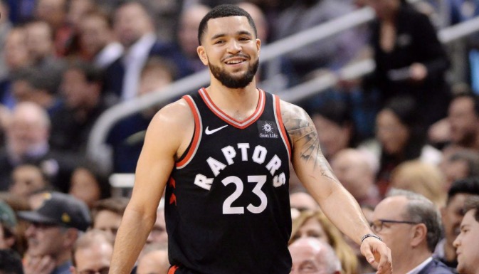 谁是老家伙？洛瑞半场得到17分，范弗利特10中2得5分